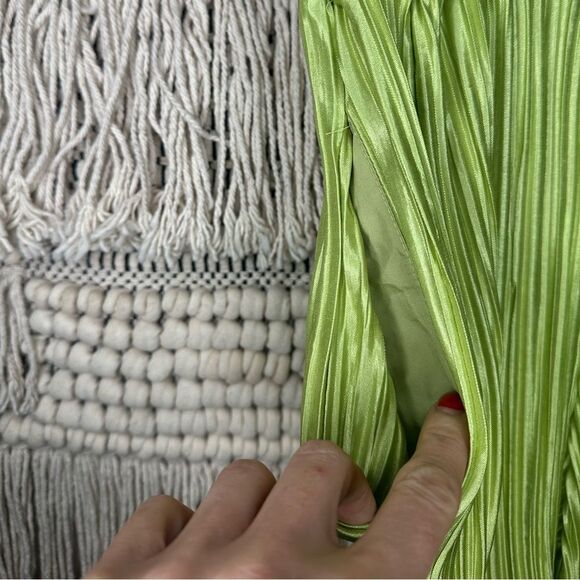 SHEIN High Waist Green Pleated Shorts (XS) - Picture 5 of 6